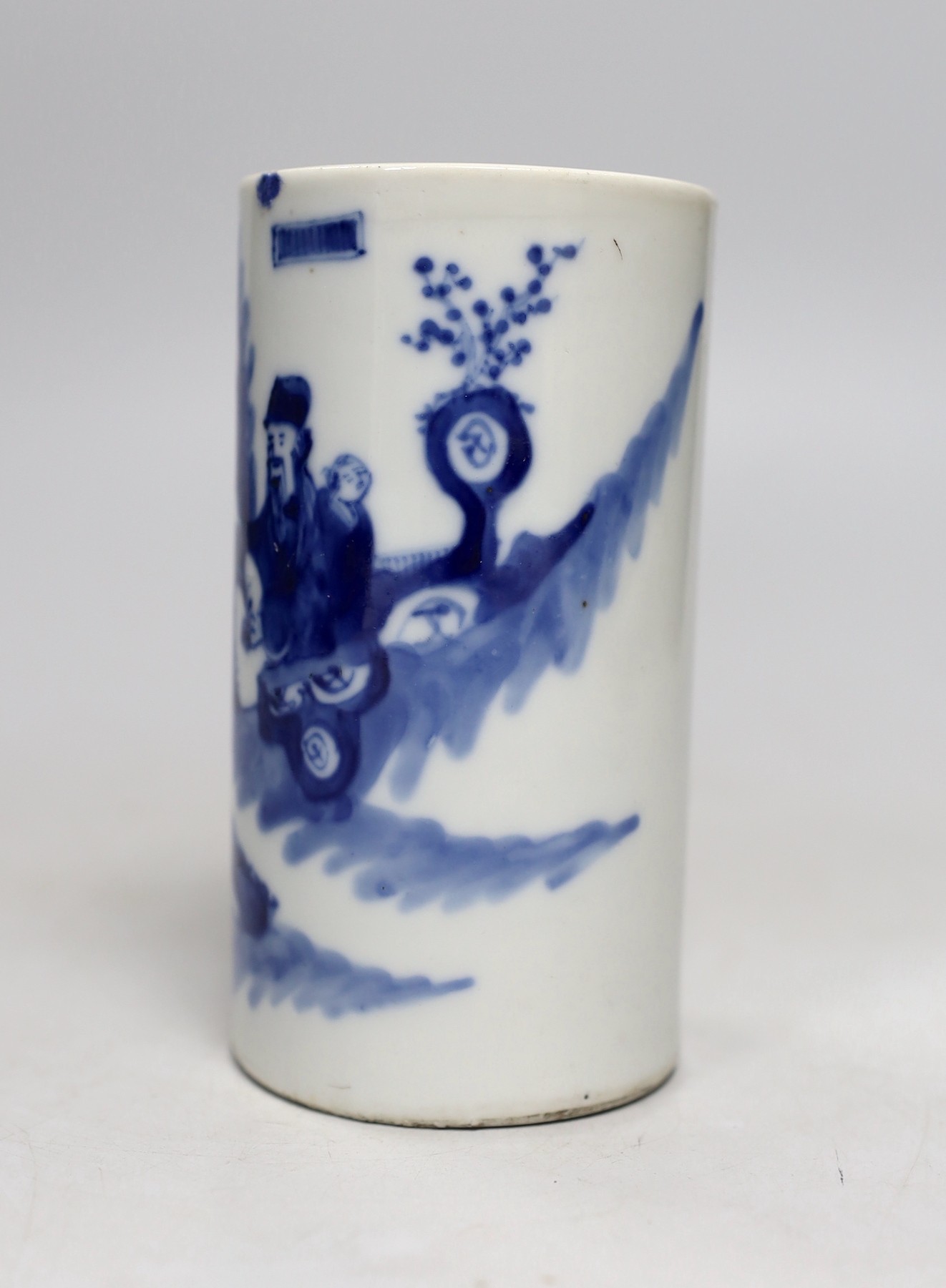 A late 19th century Chinese blue and white brushpot. 13cm tall